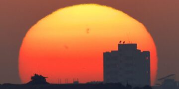 Ο ισραηλινός στρατός εκκενώνει το νοσοκομείο Αλ Άουντα στη βόρεια Λωρίδα