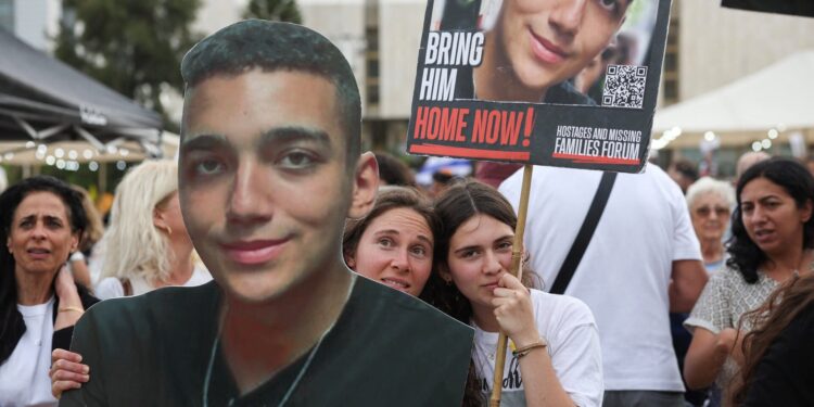 Γάζα: Απελευθερώθηκε από την Χαμάς ο Αμερικανός όμηρος Ίνταν Αλεξάντερ