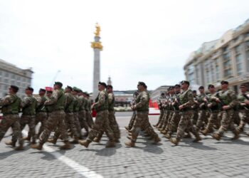 «Οπισθοχώρηση της δημοκρατίας», βλέπουν Μακρόν, Μερτς και Τουσκ