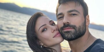 Οι φωτογραφίες της Σιμώνης Χριστοδούλου με φουσκωμένη κοιλίτσα στην παραλία