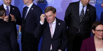 Κριτική εντός και εκτός κυβέρνησης για τις δηλώσεις του ΥΠΕΞ Βάντεφουλ σχετικά με τις αμυντικές δαπάνες