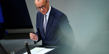 Και 1,5% του ΑΕΠ για υποδομές με στρατιωτική χρήση υπόσχεται ο Μερτς