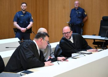 Άρχισε στο Μόναχο η δίκη τριών ανδρών που κατηγορούνται για διενέργεια κατασκοπείας για λογαριασμό της Ρωσίας