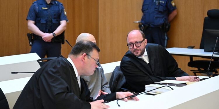 Άρχισε στο Μόναχο η δίκη τριών ανδρών που κατηγορούνται για διενέργεια κατασκοπείας για λογαριασμό της Ρωσίας