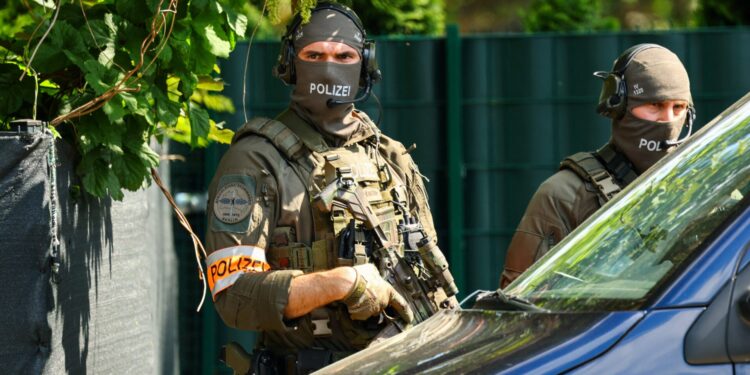 Συλλήψεις τριών Ουκρανών υπόπτων για κατασκοπεία και για σχέδιο αποστολής εκρηκτικών δεμάτων