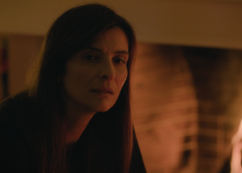 Η Κούλα υποψιάζεται ότι η Ντομένικα είναι η πρώην παπαδιά