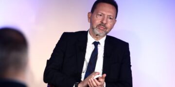 «Το ευρώ θα μπορούσε να καταστεί το αντίπαλο δέος του δολαρίου»