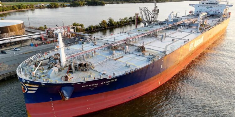 Αναίτια και καταχρηστική η κράτηση του ελληνικού δεξαμενόπλοιου από τη ρωσική ακτοφυλακή