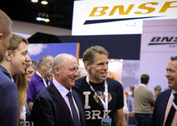 Ποιος είναι ο Γκρεγκ Έιμπελ που διαδέχεται τον Μπάφετ