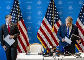 Γκριρ: Οι ΗΠΑ θα επαναφέρουν τους δασμούς στο 30% και η Κίνα στο 10%