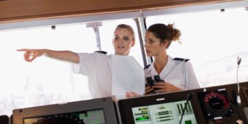 Η ελληνική ακτοπλοΐα τιμά την Παγκόσμια Ημέρα της Γυναίκας στη Ναυτιλία