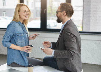 Οι άνθρωποι που πανικοβάλλονται όταν κάποιος λέει «μπορούμε να μιλήσουμε;», έχουν 7 χαρακτηριστικά