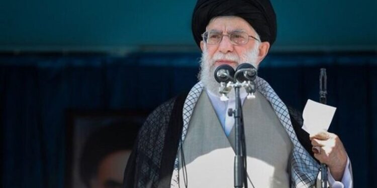 Ο αγιατολάχ Χαμενεΐ προτρέπει τις ΗΠΑ να αποχωρήσουν από τη Μέση Ανατολή