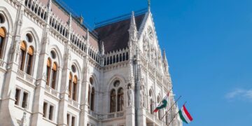 Ξεκινά η διαδικασία αποχώρησης από το Διεθνές Ποινικό Δικαστήριο – «Πράσινο φως» από το κοινοβούλιο