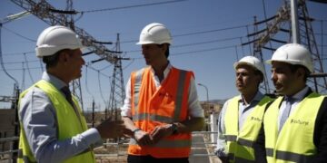 Παπασταύρου και Χούκστρα σε Υμηττό και Ασπρόπυργο για την ενέργεια και τις δασικές πυρκαγιές