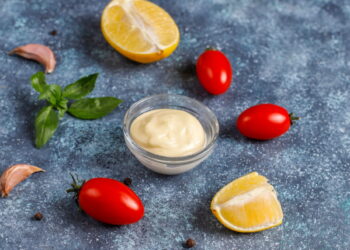 Συνταγή για υγιεινή μαγιονέζα με λίγες θερμίδες
