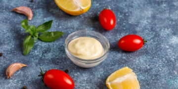 Συνταγή για υγιεινή μαγιονέζα με λίγες θερμίδες