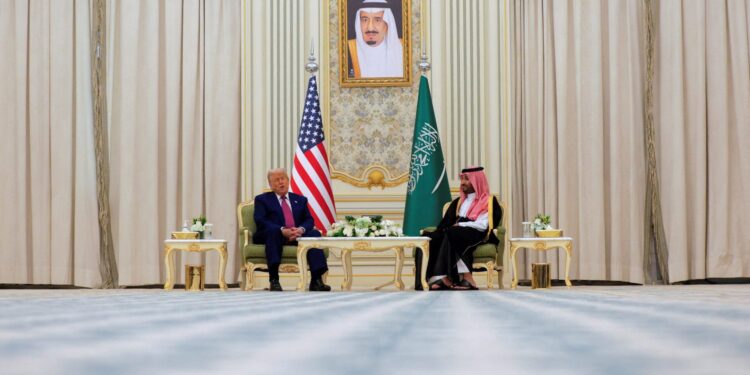 ΗΠΑ – Σαουδική Αραβία: Deal 600 δισ. δολαρίων για μια «νέα χρυσή εποχή»