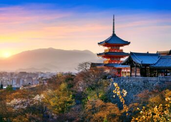 Στα 30 ήταν υπάλληλος σε υφαντουργείο. Στα 50 έσωσε έναν κολοσσό, στα 60 έκανε τους πάντες να μιλούν για αυτόν