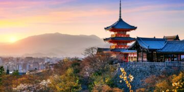 Στα 30 ήταν υπάλληλος σε υφαντουργείο. Στα 50 έσωσε έναν κολοσσό, στα 60 έκανε τους πάντες να μιλούν για αυτόν