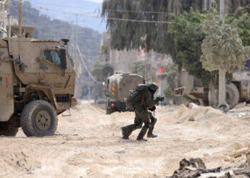 Προειδοποιητικά πυρά του ισραηλινού στρατού κατά τη διάρκεια επίσκεψης ξένων διπλωματών