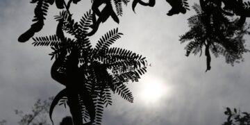 Χωρισμένη στα 2 θερμοκρασιακά η χώρα την Κυριακή – Πού θα βρέξει τη Δευτέρα