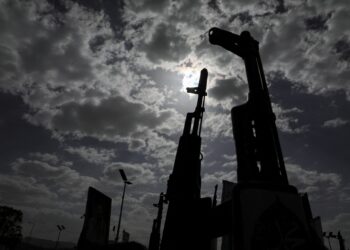 Οι Χούθι ανακοίνωσαν 21 τραυματίες μετά τα ισραηλινά πλήγματα σε εργοστάσιο τσιμέντου