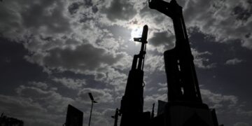 Οι Χούθι ανακοίνωσαν 21 τραυματίες μετά τα ισραηλινά πλήγματα σε εργοστάσιο τσιμέντου