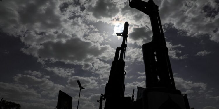 Οι Χούθι ανακοίνωσαν 21 τραυματίες μετά τα ισραηλινά πλήγματα σε εργοστάσιο τσιμέντου