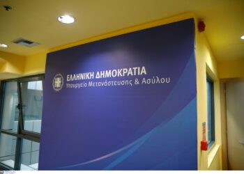 Πηγές του υπουργείου Μετανάστευσης και Ασύλου διαψεύδουν δημοσιεύματα για «μαζική νομιμοποίηση μεταναστών»