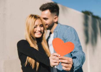 Τα 5 ζώδια που ευνοούνται στα ερωτικά τους έως τις 11 Μαΐου