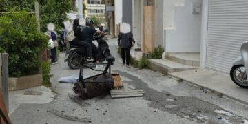 Ηράκλειο: Ψησταριά «προσγειώθηκε» πάνω σε άνδρα λόγω των ανέμων