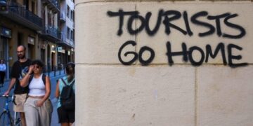 «Μπλόκο» της κυβέρνησης σε περισσότερες από 65.000 καταχωρίσεις στο Airbnb