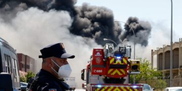 Φωτιά ξέσπασε σε αποθήκη χημικών κοντά στη Σεβίλλη