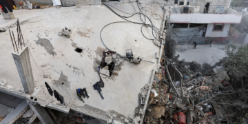 Τουλάχιστον 100 νεκροί από ισραηλινά αεροπορικά πλήγματα