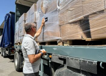 Το Ισραήλ ανακοίνωσε ότι 95 φορτηγά με ανθρωπιστική βοήθεια εισήλθαν στη Γάζα την Τρίτη