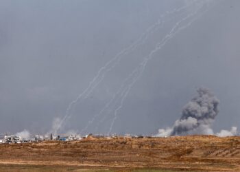 Ο IDF ανακοίνωσε ότι δεκάδες αεροπορικές επιδρομές έπληξαν τρομοκρατικούς στόχους στη Γάζα την Παρασκευή