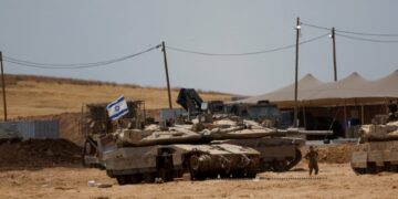 Οι αεροεπιδρομές χθες το βράδυ στη Γάζα είχαν στόχο την εταιρεία που χρηματοδοτεί Χαμάς και Ισλαμική Τζιχάντ