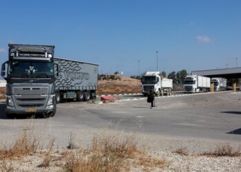 Το Ισραήλ ανακοίνωσε ότι 83 φορτηγά με ανθρωπιστική βοήθεια εισήλθαν στη Γάζα την Παρασκευή