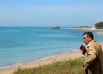 Τέλος το τσιγάρο στις παραλίες και σε άλλους εξωτερικούς χώρους – Τσουχτερό πρόστιμο για τους παραβάτες από 1η Ιουλίου