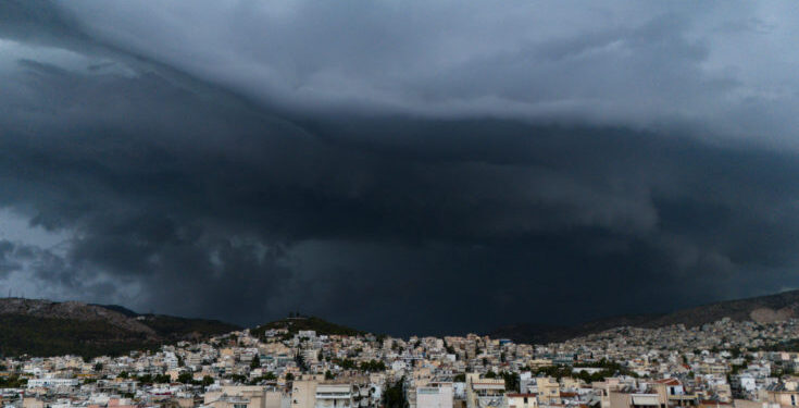 Καιρός: Βροχές σήμερα στα ηπειρωτικά και διατήρηση του… κοκτέιλ «σκόνη και υψηλές θερμοκρασίες»