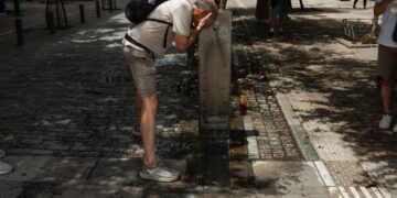 Καιρός: Ξεπέρασε τους 33 βαθμούς η μέγιστη θερμοκρασία την Τρίτη