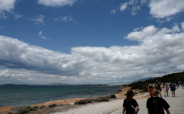 Κάτι από άνοιξη θυμίζει πάλι ο καιρός σήμερα με «30άρια» και εξασθενημένους ανέμους