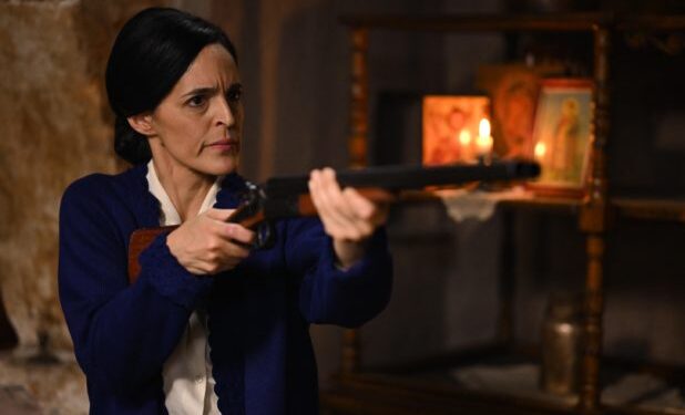 Η Καλλιόπη μαθαίνει την αλήθεια για τον Αργύρη και… αρπάζει την καραμπίνα