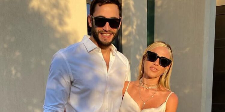 Στηρίζει δημόσια την Κόνι Μεταξά μετά τον χωρισμό τους