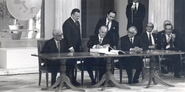 «Έχομε την απόφαση να είμαστε όλοι Ευρωπαίοι, όπως θα έλεγε ο Τσώρτσιλ, και όλοι Έλληνες, όπως θα έλεγε ο Σέλλεϋ»