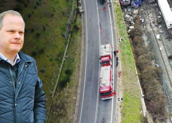 Πώς απαντά στις κατηγορίες ο Καραμανλής