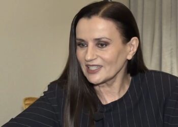 «Εάν υπάρξει μια μεγαλύτερη γυναίκα με έναν νεότερο άνδρα, γίνεται ξαφνικά αντικείμενο κουτσομπολιού»