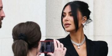 Κιμ Καρντάσιαν: Με δάκρυα στα μάτια κατέθεσε στη δίκη για τη ληστεία του 2016 στο Παρίσι – «Ήμουν σίγουρη ότι θα με βίαζαν»