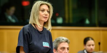 Κόντρα Καρυστιανού-Κασσελάκη για τα «έλαια σιλικόνης»